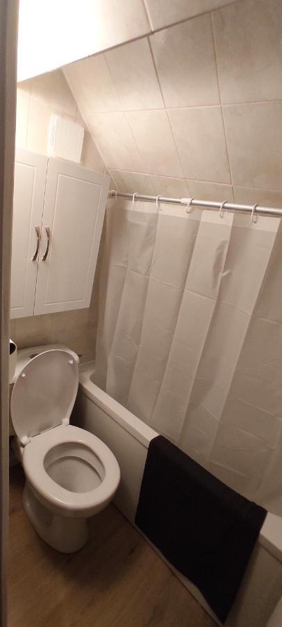 Appartement Cosy Plein Centre Conches-en-Ouche ภายนอก รูปภาพ