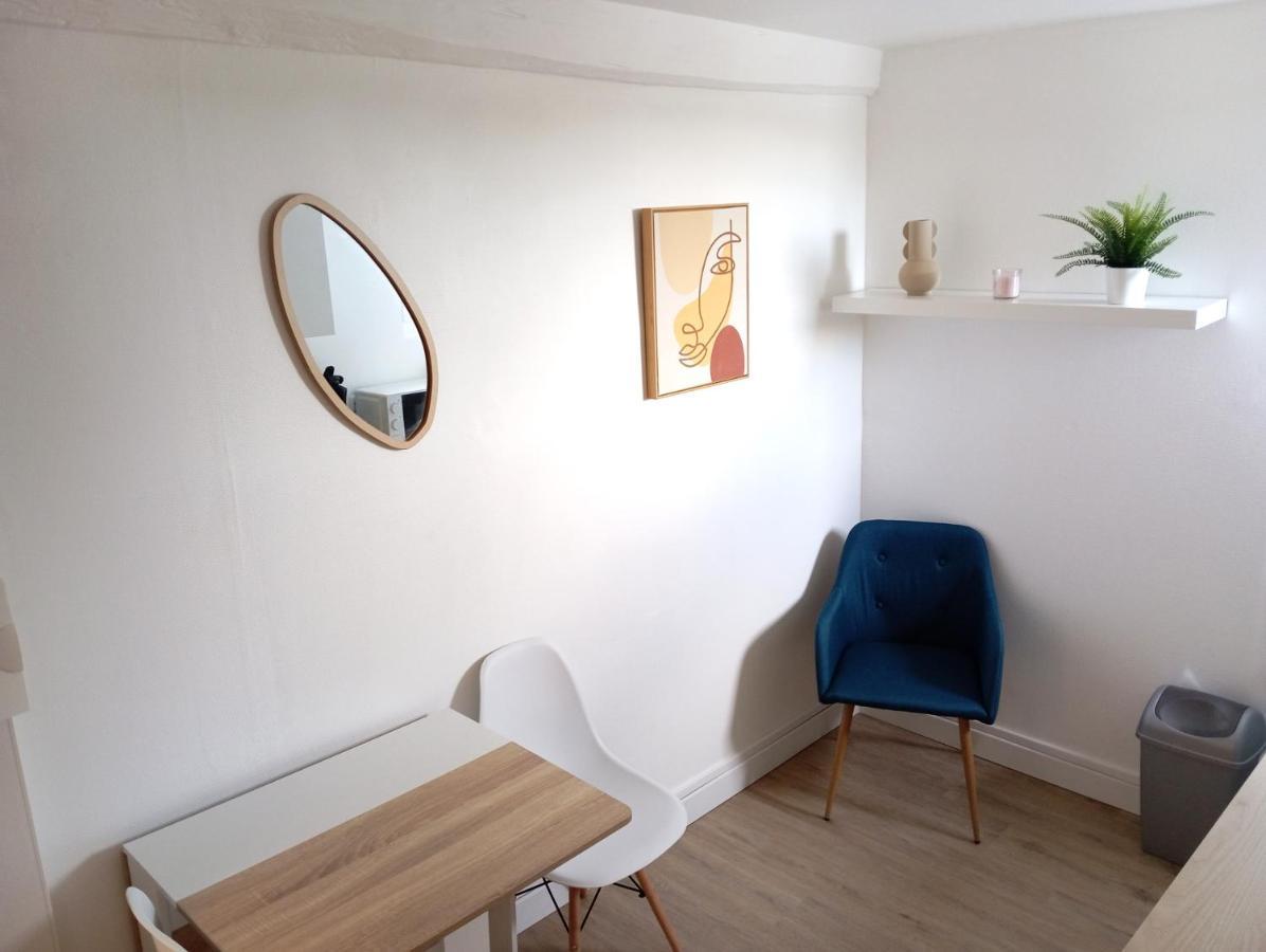 Appartement Cosy Plein Centre Conches-en-Ouche ภายนอก รูปภาพ